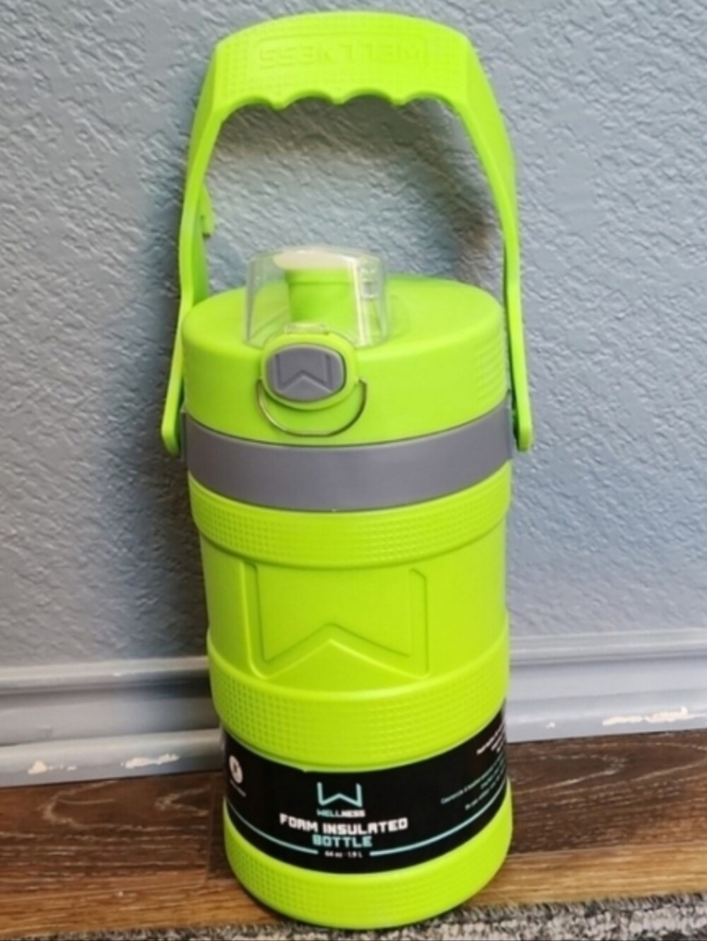 NWT Wellness 64 oz Neon Lime Green Foam Insulated Water Bottle
